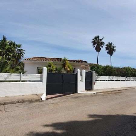 Beautiful 5 Bedroom Villa With Private Pool With Stunning Sea Views, Walking Distances To Shops Restaurants Beach Manilva Dış mekan fotoğraf