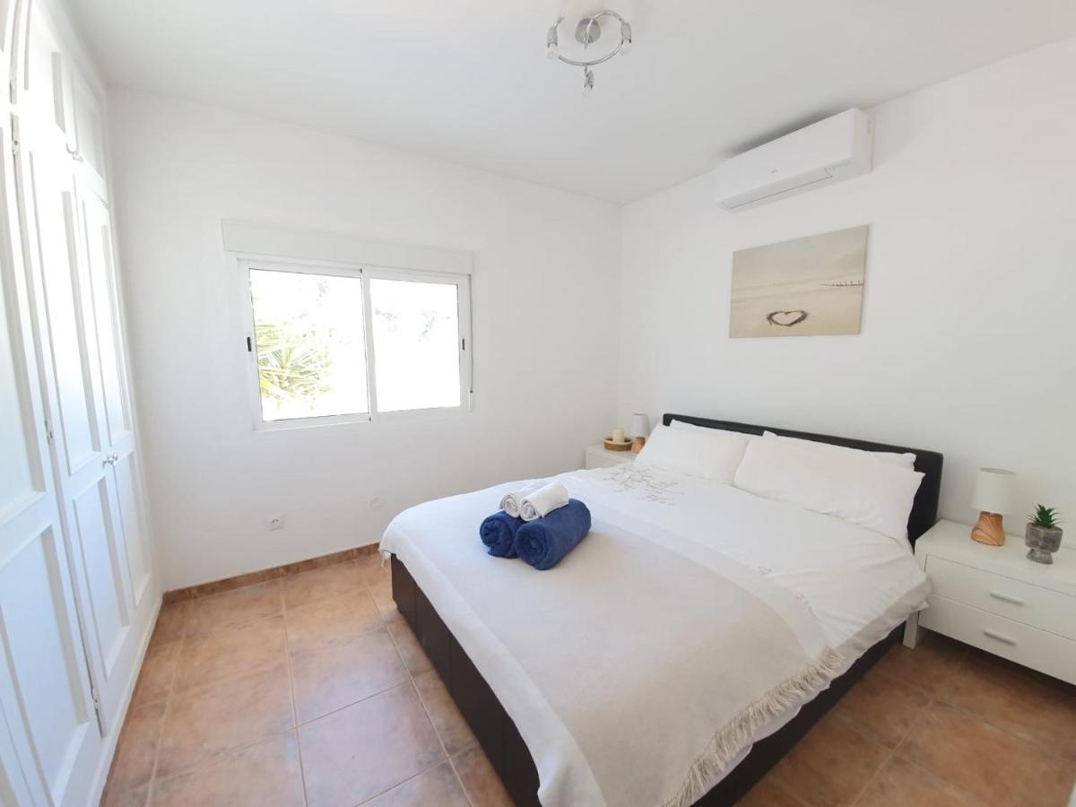 Beautiful 5 Bedroom Villa With Private Pool With Stunning Sea Views, Walking Distances To Shops Restaurants Beach Manilva Dış mekan fotoğraf