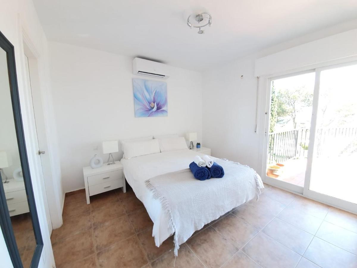Beautiful 5 Bedroom Villa With Private Pool With Stunning Sea Views, Walking Distances To Shops Restaurants Beach Manilva Dış mekan fotoğraf