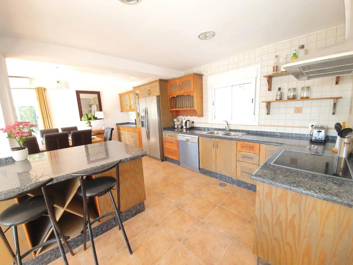 Beautiful 5 Bedroom Villa With Private Pool With Stunning Sea Views, Walking Distances To Shops Restaurants Beach Manilva Dış mekan fotoğraf