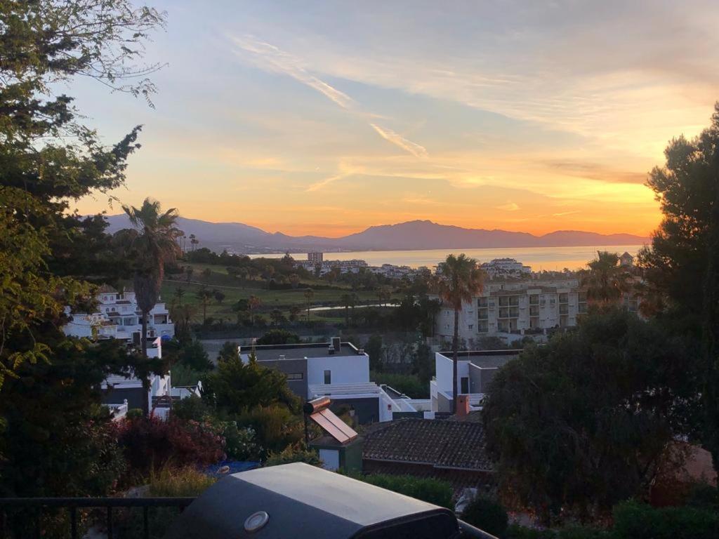 Beautiful 5 Bedroom Villa With Private Pool With Stunning Sea Views, Walking Distances To Shops Restaurants Beach Manilva Dış mekan fotoğraf